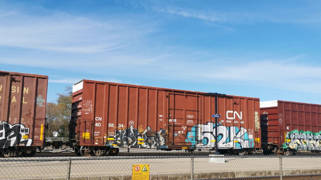 CN 405834